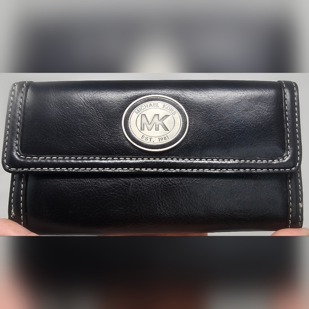 Michael Kors Rare Style Fulton Flap Black Continental Leather Bifold Wallet NWT - Picture 2 of 16